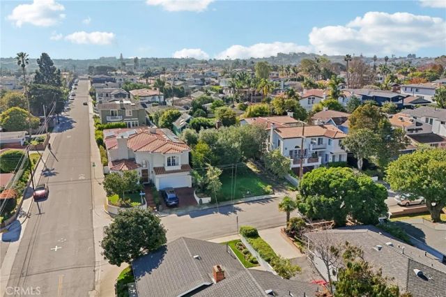 1652 Voorhees, Manhattan Beach, CA 90266
