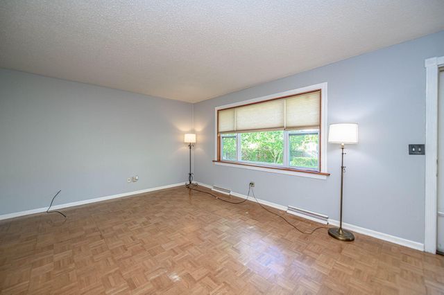 4104 LAMP LN, Columbia, MO 65202