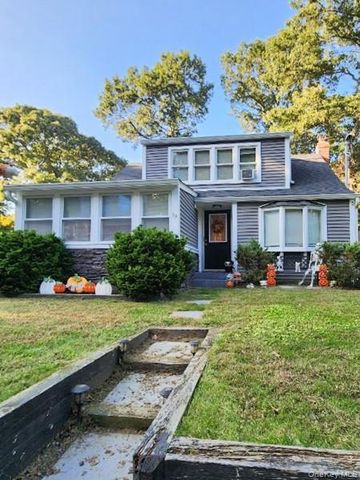 19 Belmont Road, Sound Beach, NY 11789