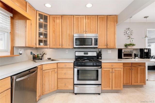 19 Belmont Road, Sound Beach, NY 11789