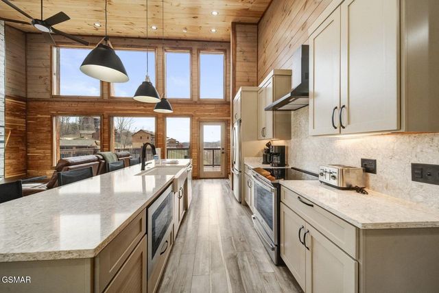 2459 Hawks Nest Way, Sevierville, TN 37862