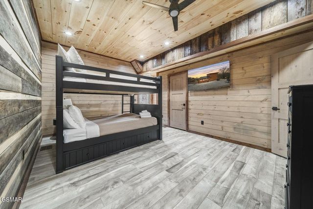 2459 Hawks Nest Way, Sevierville, TN 37862