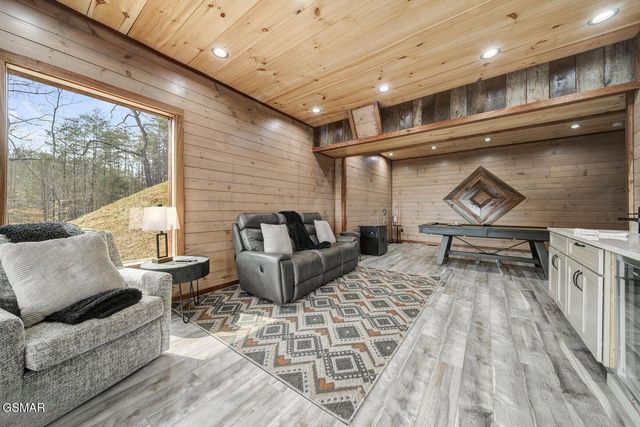 2459 Hawks Nest Way, Sevierville, TN 37862