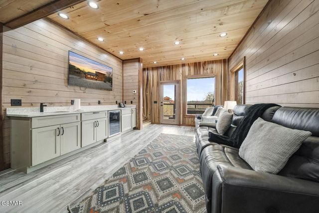 2459 Hawks Nest Way, Sevierville, TN 37862