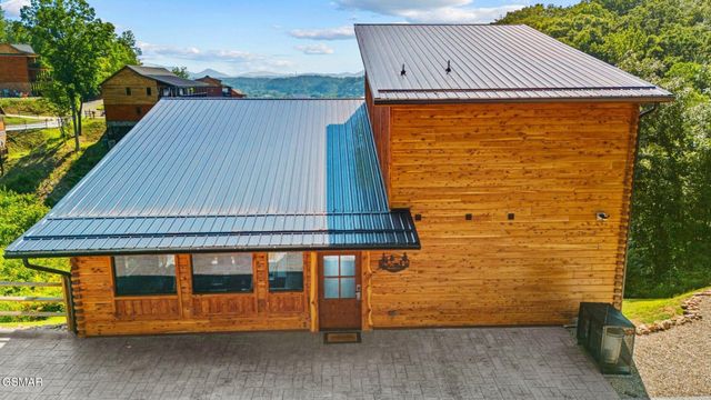 2459 Hawks Nest Way, Sevierville, TN 37862