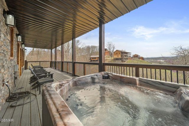2459 Hawks Nest Way, Sevierville, TN 37862