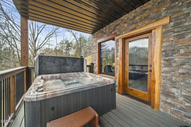 2459 Hawks Nest Way, Sevierville, TN 37862