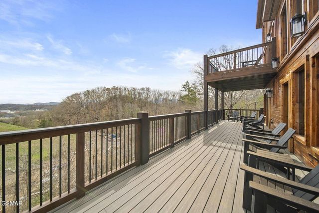 2459 Hawks Nest Way, Sevierville, TN 37862