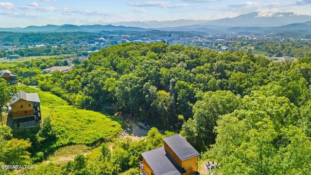 2459 Hawks Nest Way, Sevierville, TN 37862