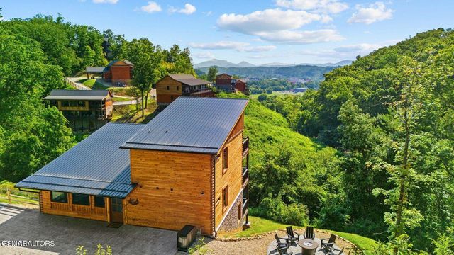 2459 Hawks Nest Way, Sevierville, TN 37862