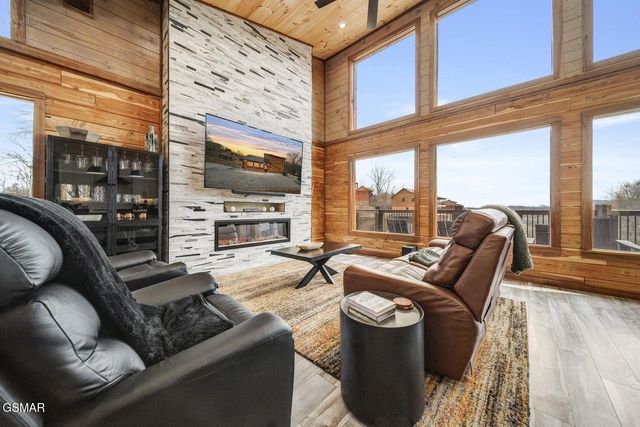 2459 Hawks Nest Way, Sevierville, TN 37862