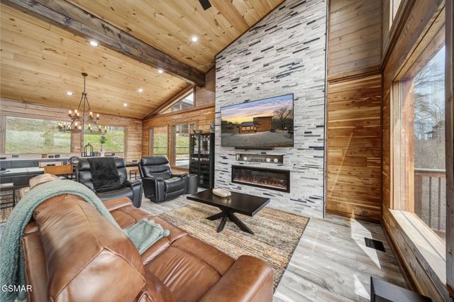 2459 Hawks Nest Way, Sevierville, TN 37862