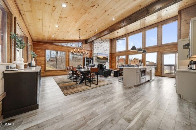 2459 Hawks Nest Way, Sevierville, TN 37862