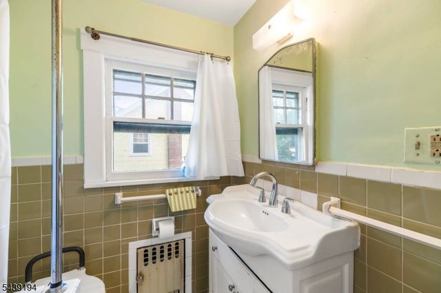 300 Van Buren Ave, Teaneck Twp., NJ 07666