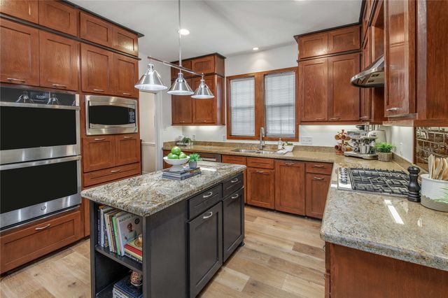 8419 Wildewood CIR, College Station, TX 77845