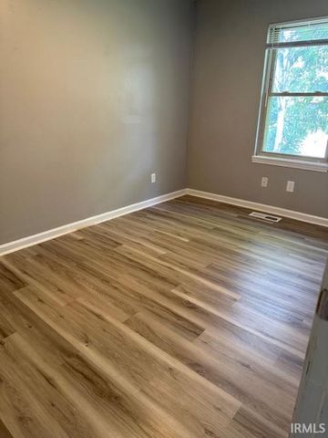 1326 N Woodburn Avenue, Bloomington, IN 47404