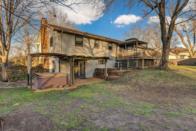 2240 W Alta Street, Springfield, MO 65810