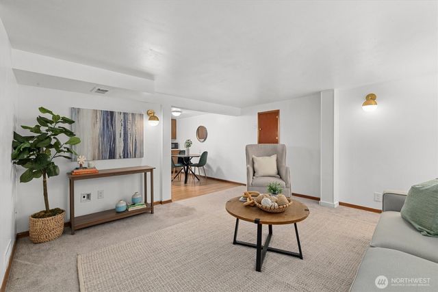 1211 N 3rd Street, Renton, WA 98057