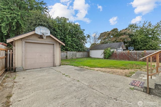 1211 N 3rd Street, Renton, WA 98057
