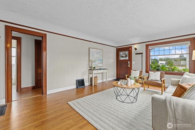 1211 N 3rd Street, Renton, WA 98057