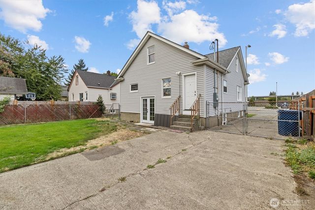 1211 N 3rd Street, Renton, WA 98057