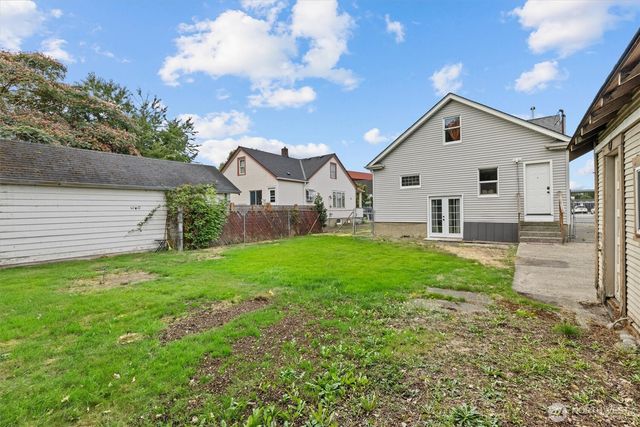 1211 N 3rd Street, Renton, WA 98057