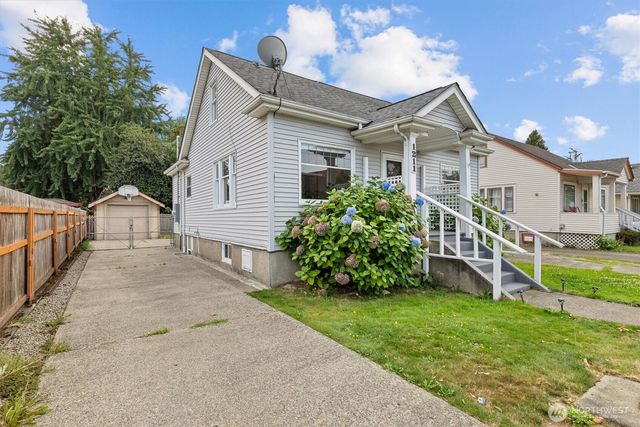 1211 N 3rd Street, Renton, WA 98057