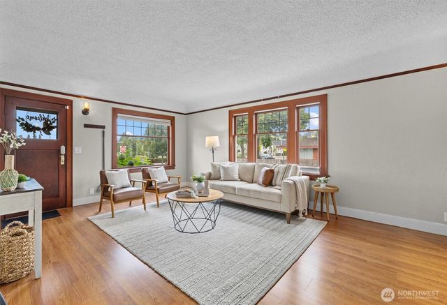 1211 N 3rd Street, Renton, WA 98057