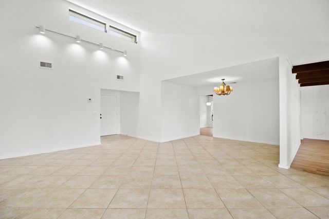 65 W Pinehill Trl W W, Tequesta, FL 33469