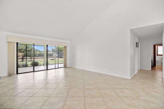 65 W Pinehill Trl W W, Tequesta, FL 33469