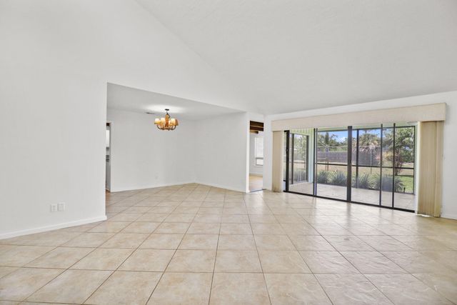 65 W Pinehill Trl W W, Tequesta, FL 33469