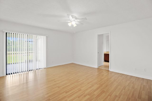 65 W Pinehill Trl W W, Tequesta, FL 33469