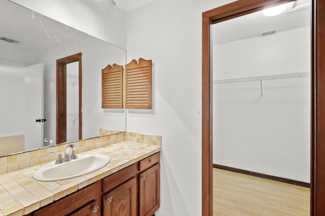 65 W Pinehill Trl W W, Tequesta, FL 33469
