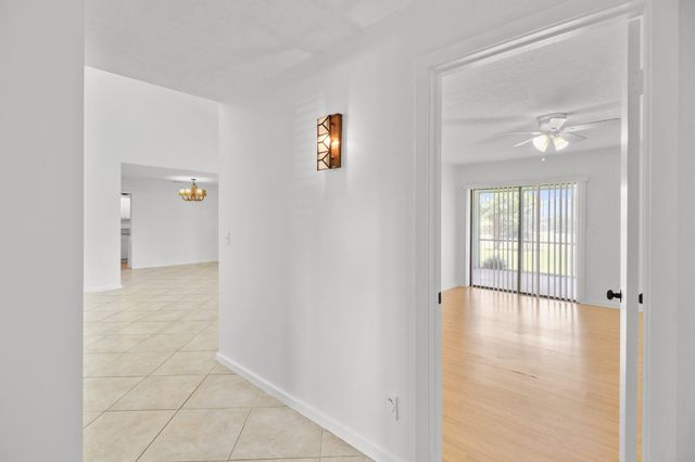 65 W Pinehill Trl W W, Tequesta, FL 33469