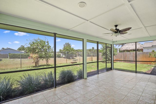 65 W Pinehill Trl W W, Tequesta, FL 33469