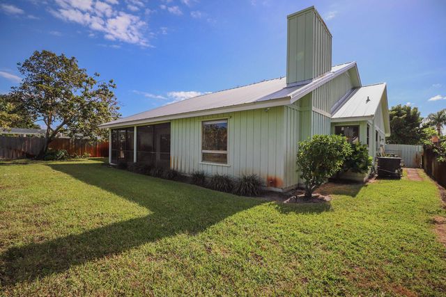 65 W Pinehill Trl W W, Tequesta, FL 33469