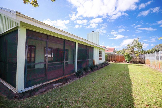 65 W Pinehill Trl W W, Tequesta, FL 33469