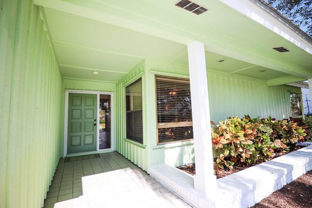 65 W Pinehill Trl W W, Tequesta, FL 33469