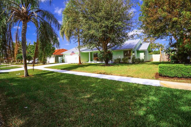 65 W Pinehill Trl W W, Tequesta, FL 33469