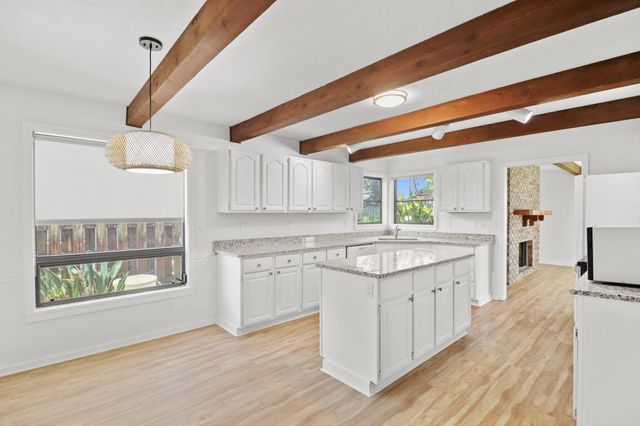 65 W Pinehill Trl W W, Tequesta, FL 33469