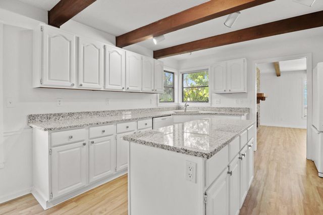 65 W Pinehill Trl W W, Tequesta, FL 33469