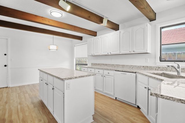 65 W Pinehill Trl W W, Tequesta, FL 33469