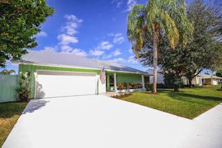 65 W Pinehill Trl W W, Tequesta, FL 33469