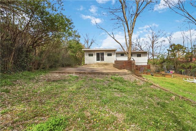 545 E North Street, Fayetteville, AR 72701