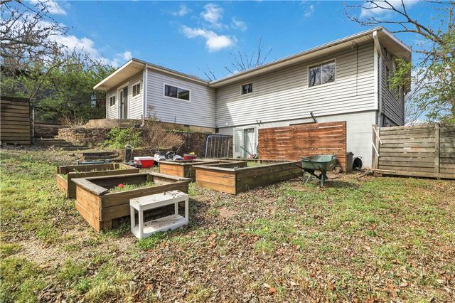 545 E North Street, Fayetteville, AR 72701