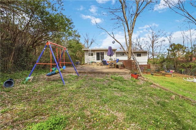 545 E North Street, Fayetteville, AR 72701