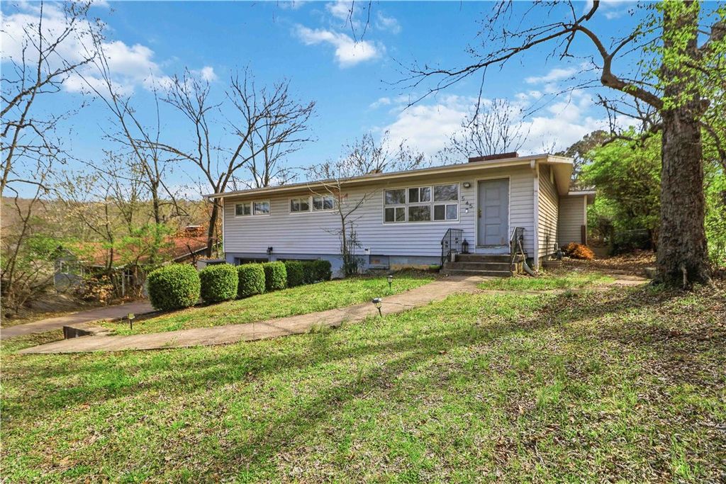 545 E North Street, Fayetteville, AR 72701
