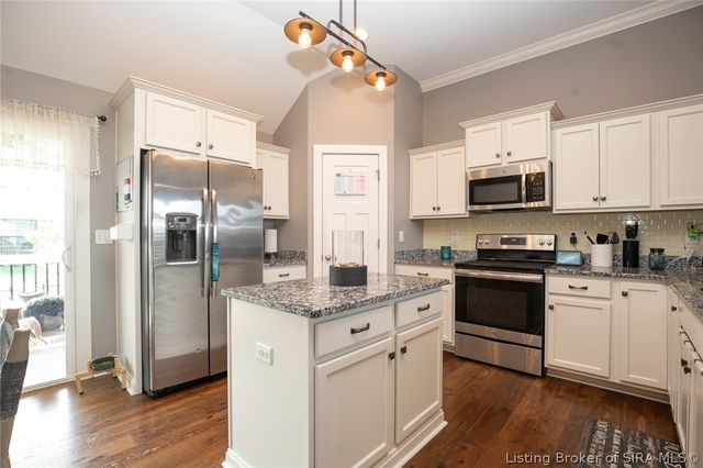 5412 Catalina Trail, Sellersburg, IN 47172