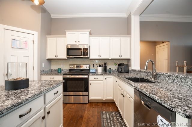5412 Catalina Trail, Sellersburg, IN 47172