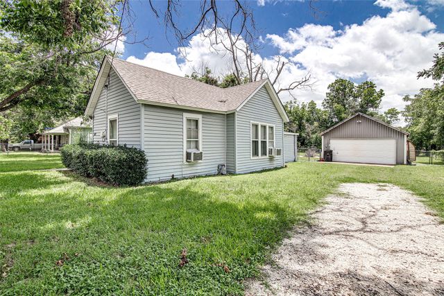 507 W Heard Street, Cleburne, TX 76033